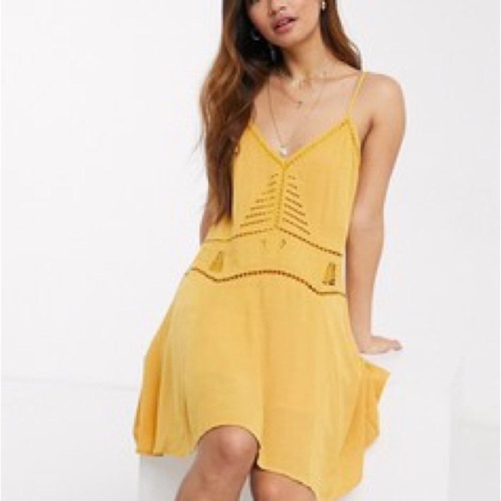 Gilli Spaghetti Strap Sundress